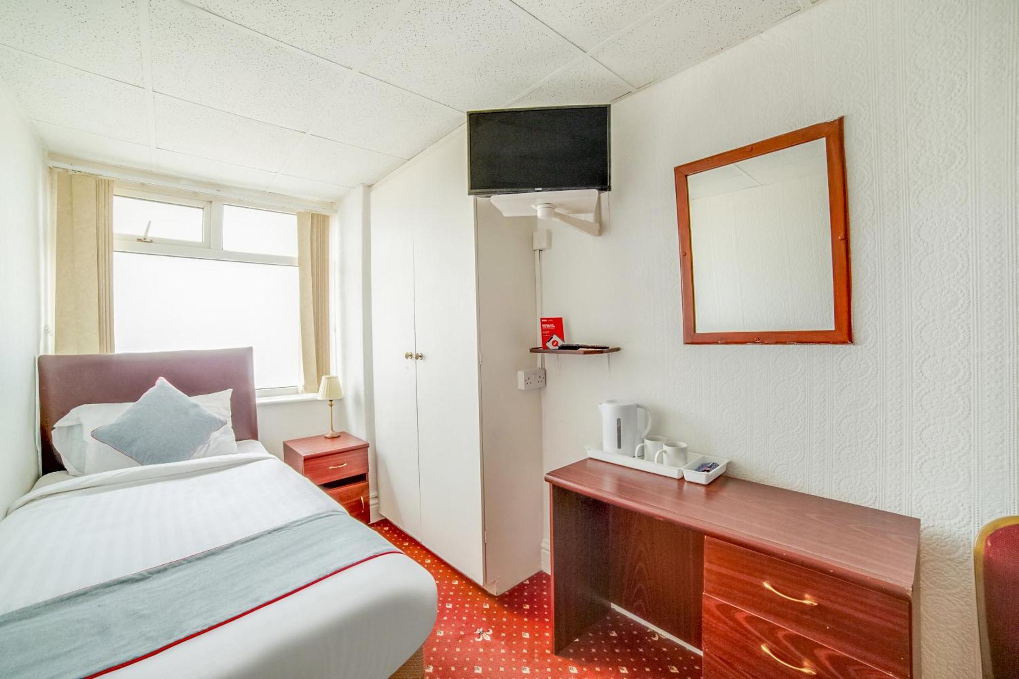 Oyo The Golden Cheval Hotel