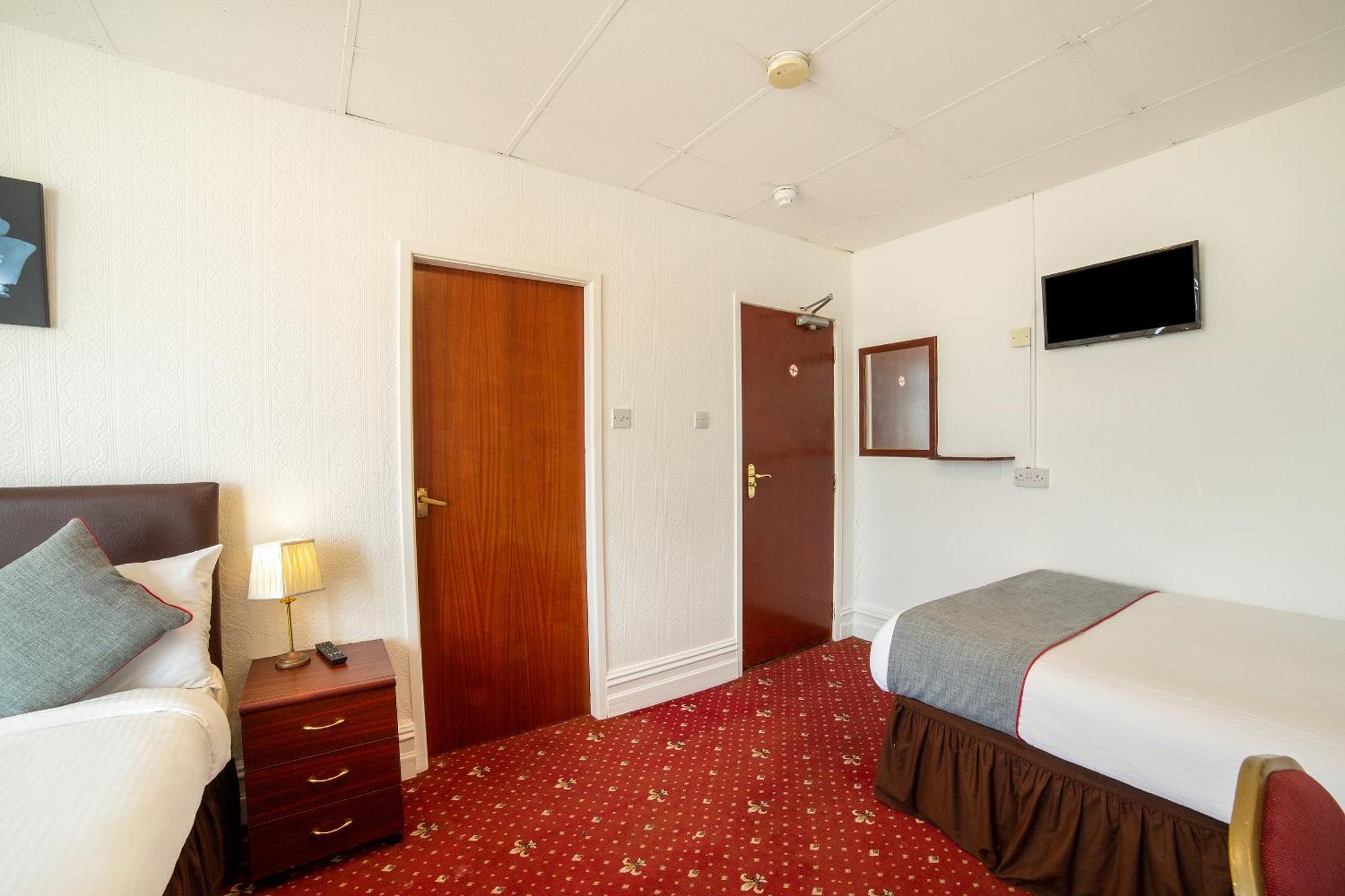 Oyo The Golden Cheval Hotel 3*