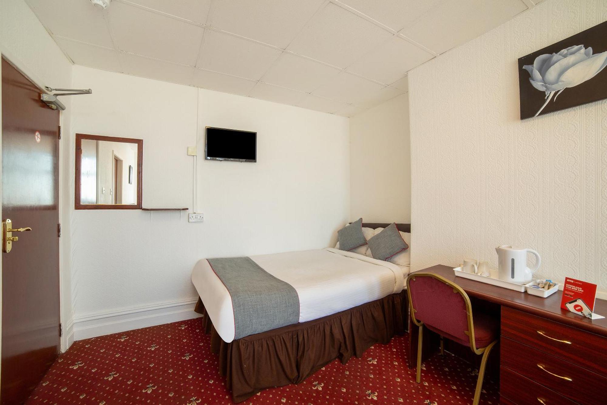 Oyo The Golden Cheval 3* Blackpool