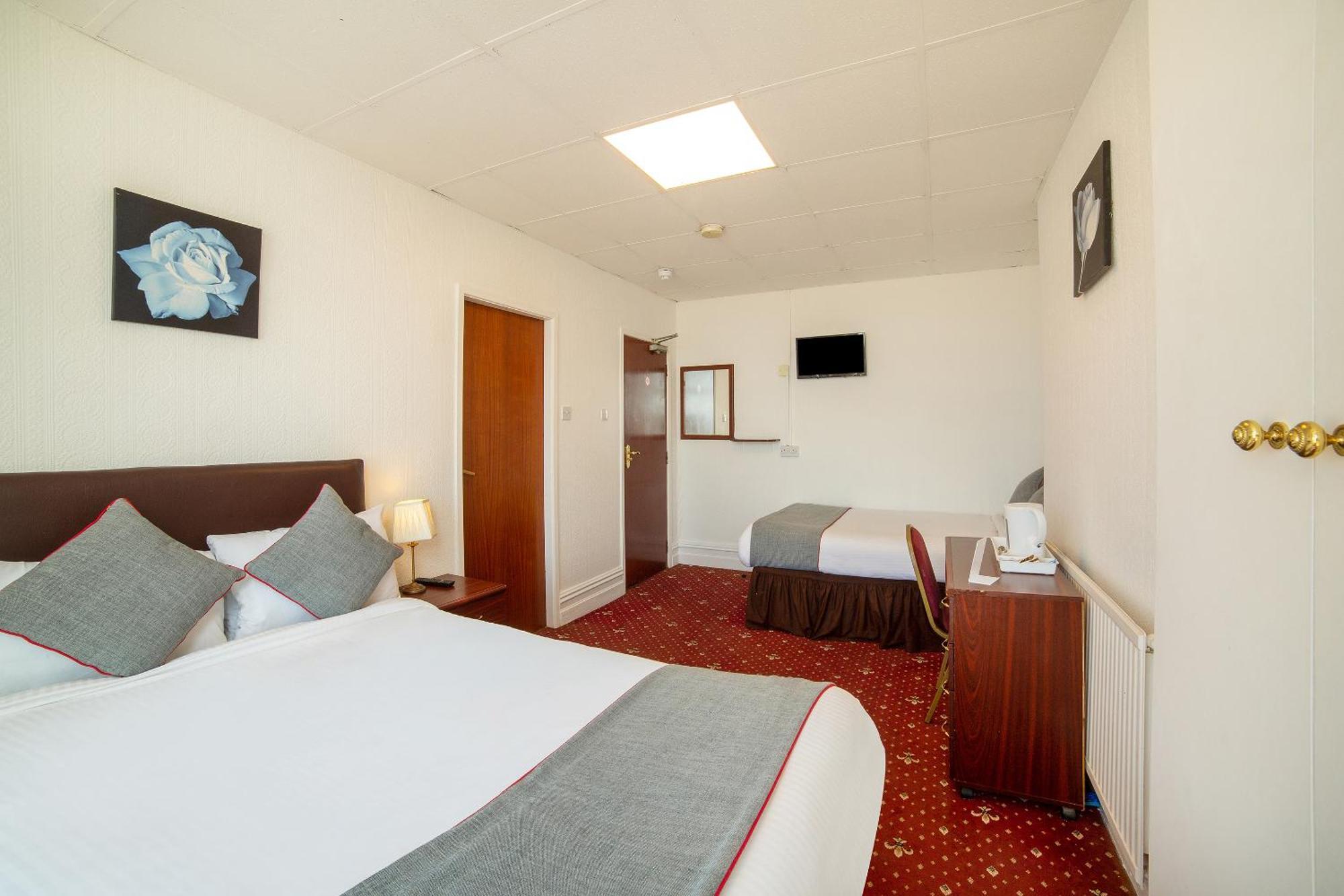 Hotel Oyo The Golden Cheval