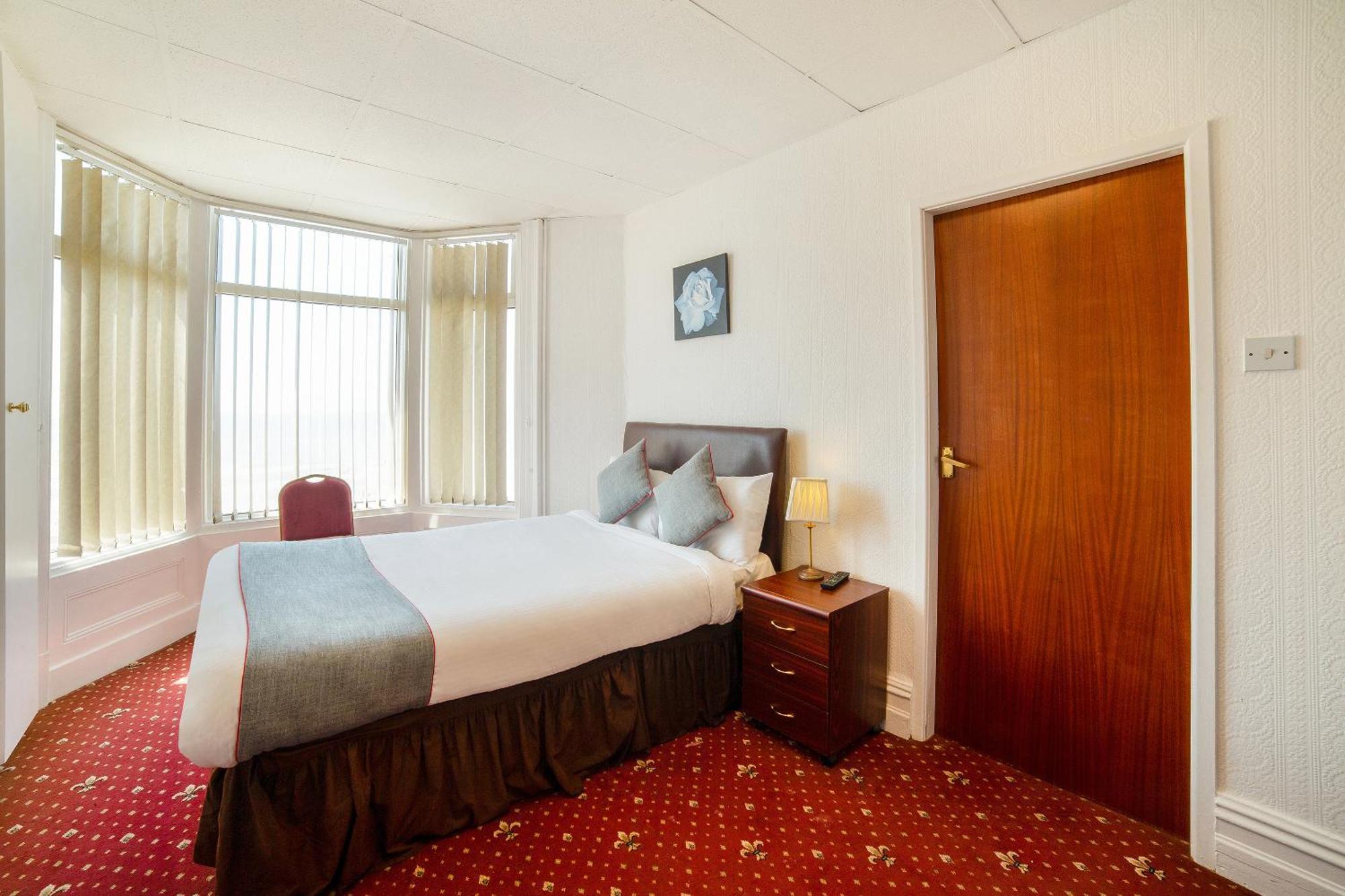 Oyo The Golden Cheval Hotel Blackpool