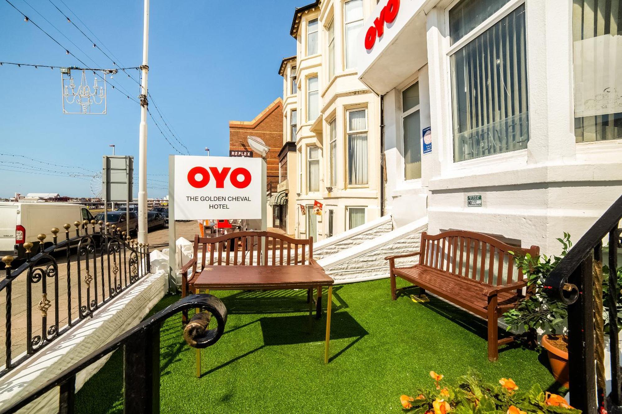 Hotel Oyo The Golden Cheval 3*
