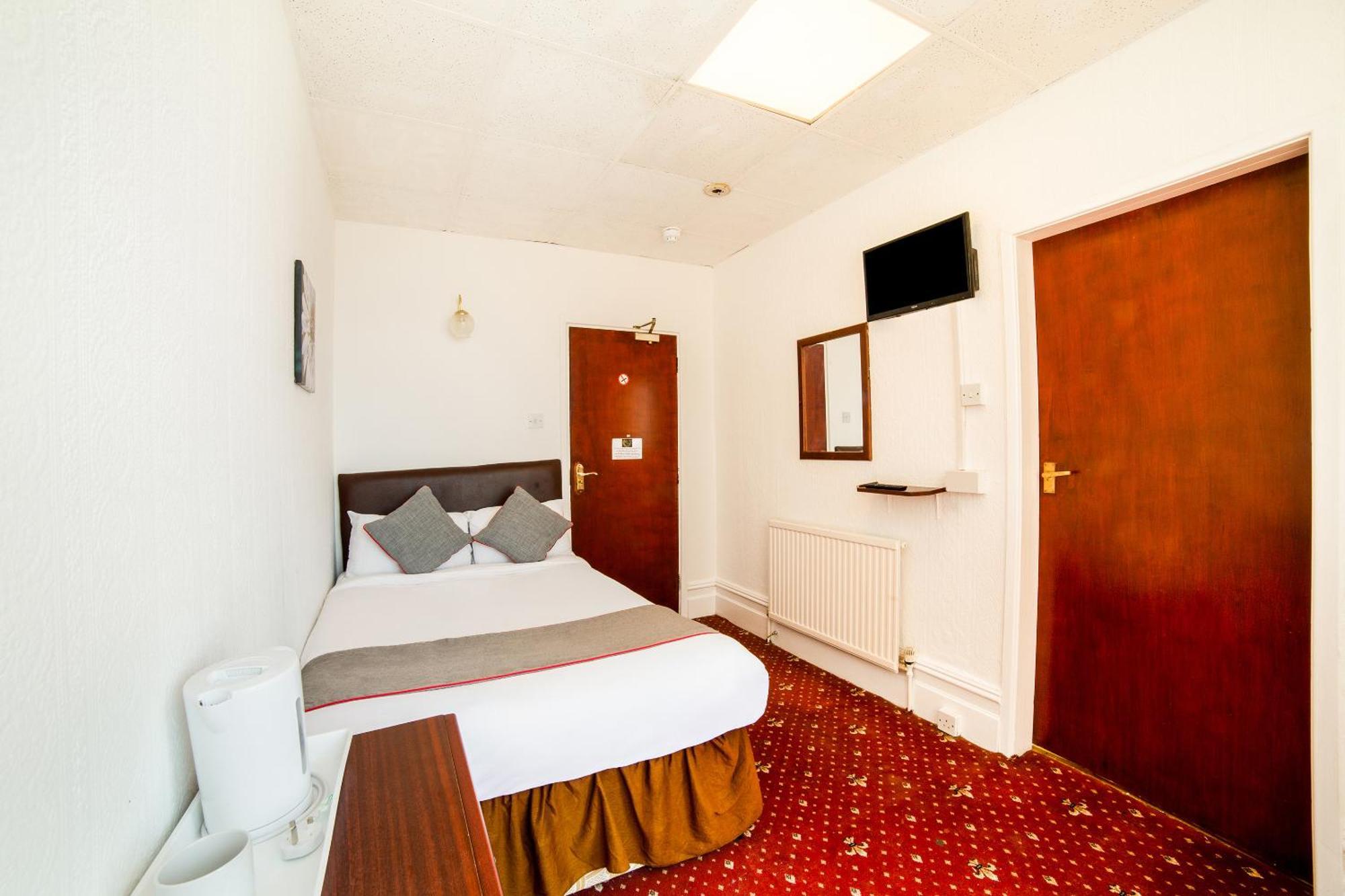 Hotel Oyo The Golden Cheval