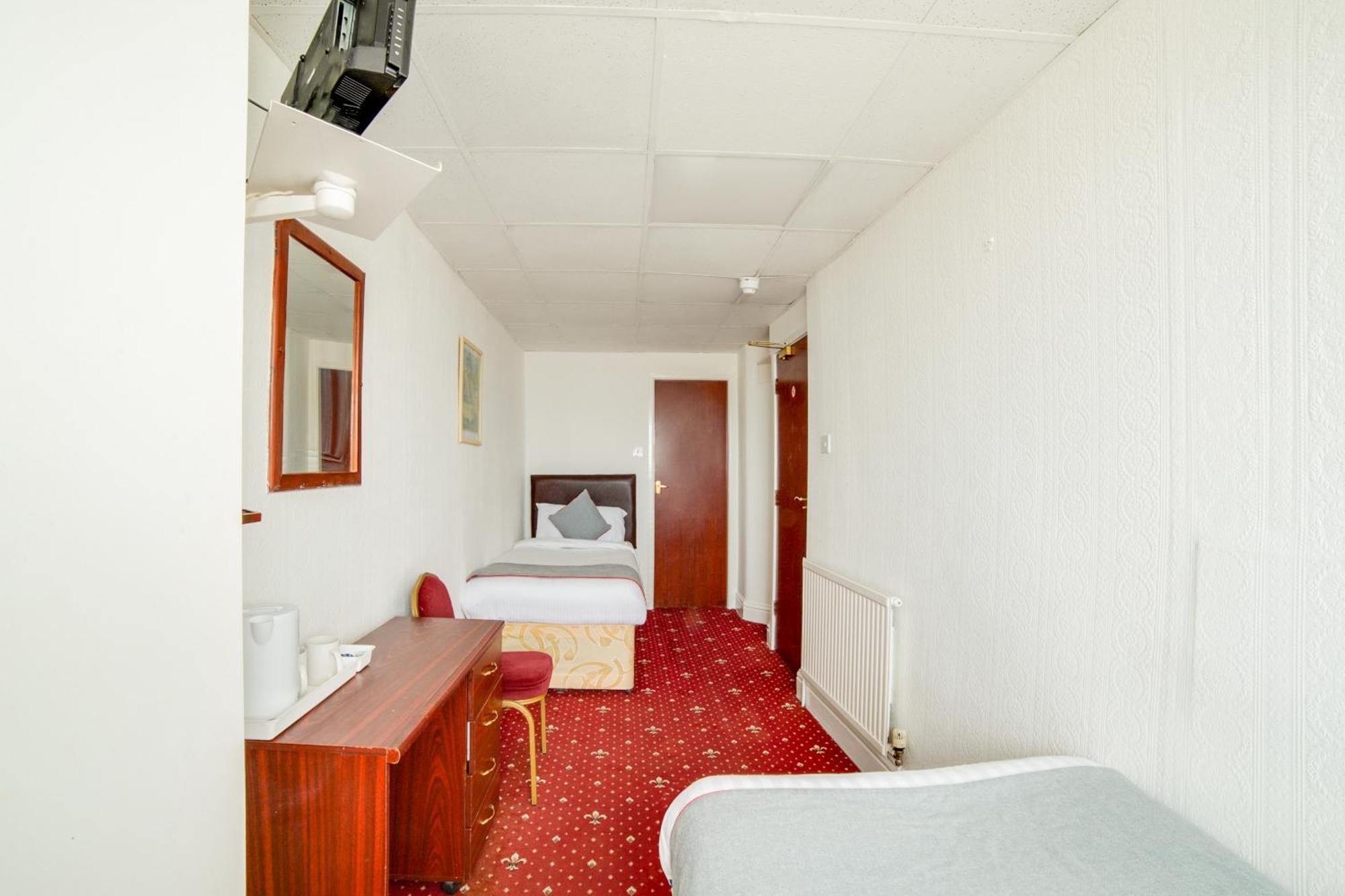 Hotel Oyo The Golden Cheval