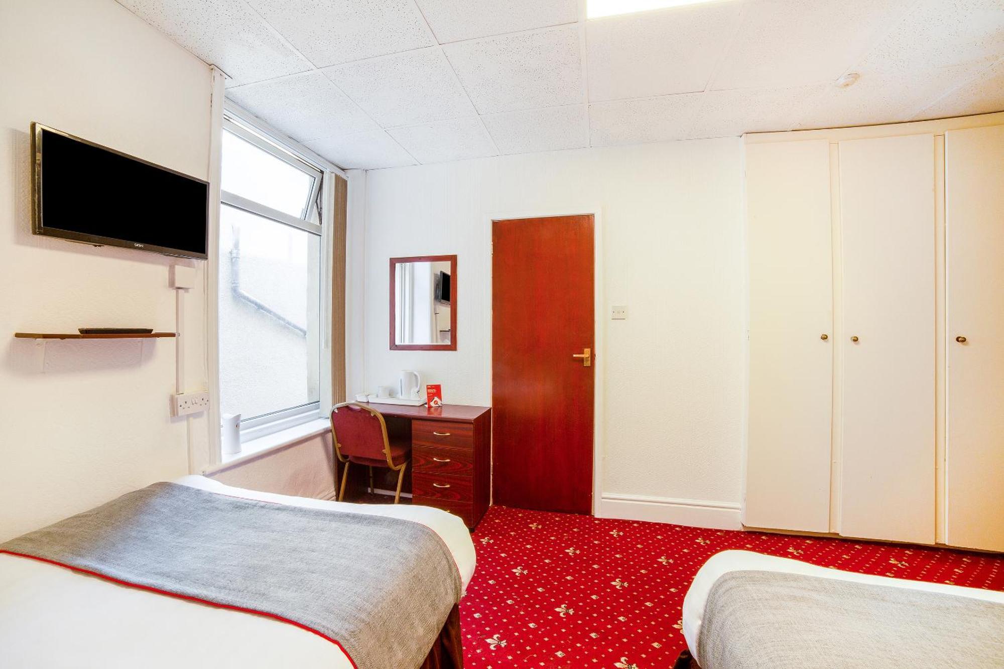 Oyo The Golden Cheval 3* Blackpool