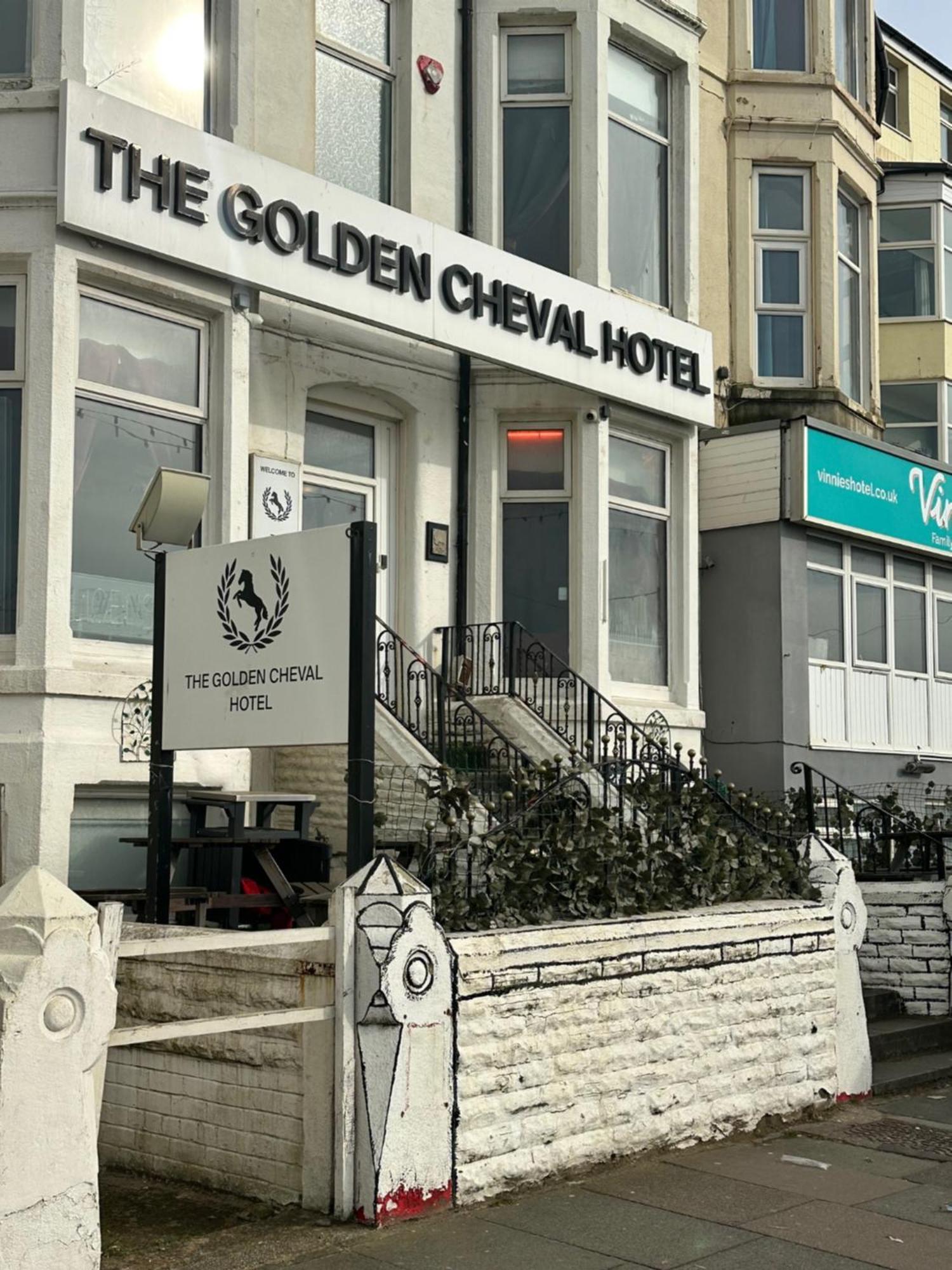 Hotel Oyo The Golden Cheval 3*